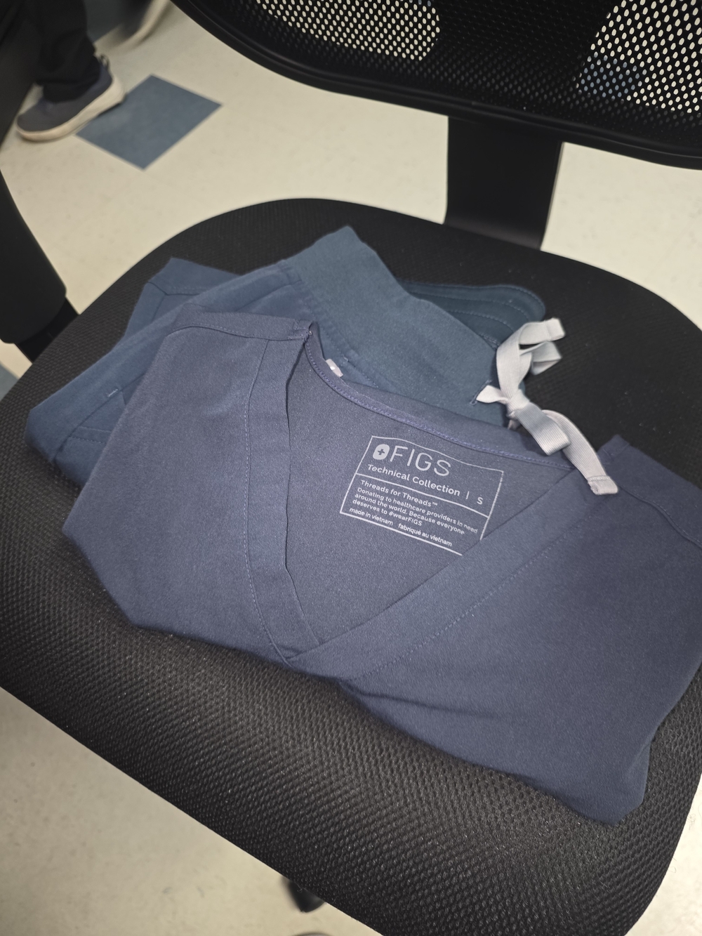 FIGS Navy Scrub Set